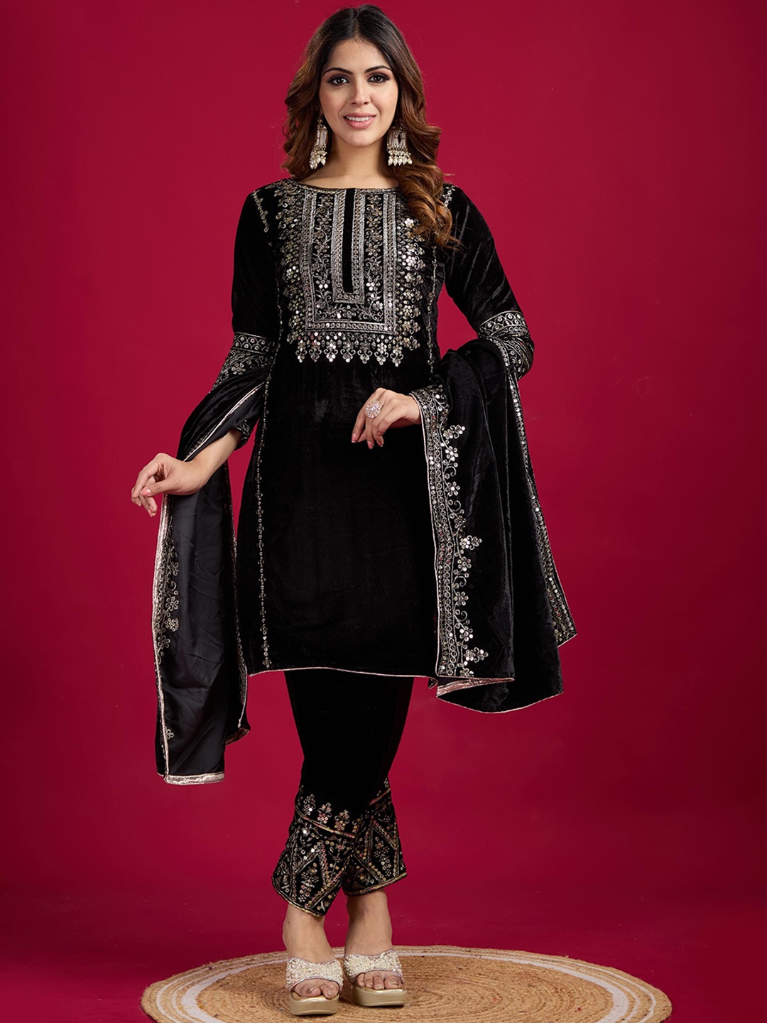 KALINI Women Ethnic Motifs Embroidered Regular Sequinned Velvet Kurti with Pyjamas & With Dupatta, Black
KALINI Women Ethnic Motifs Embroidered Regular Sequinned Velvet Kurti with Pyjamas & With Dupatta, Black