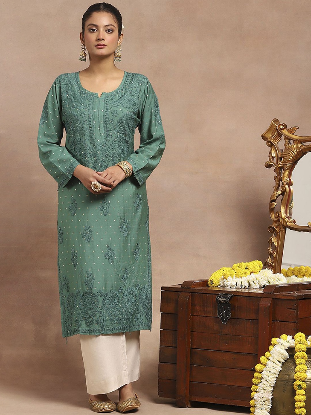 House of Chikankari Women Ethnic Motifs Printed Flared Sleeves Thread Work Kurta, Green
House of Chikankari Women Ethnic Motifs Printed Flared Sleeves Thread Work Kurta, Green