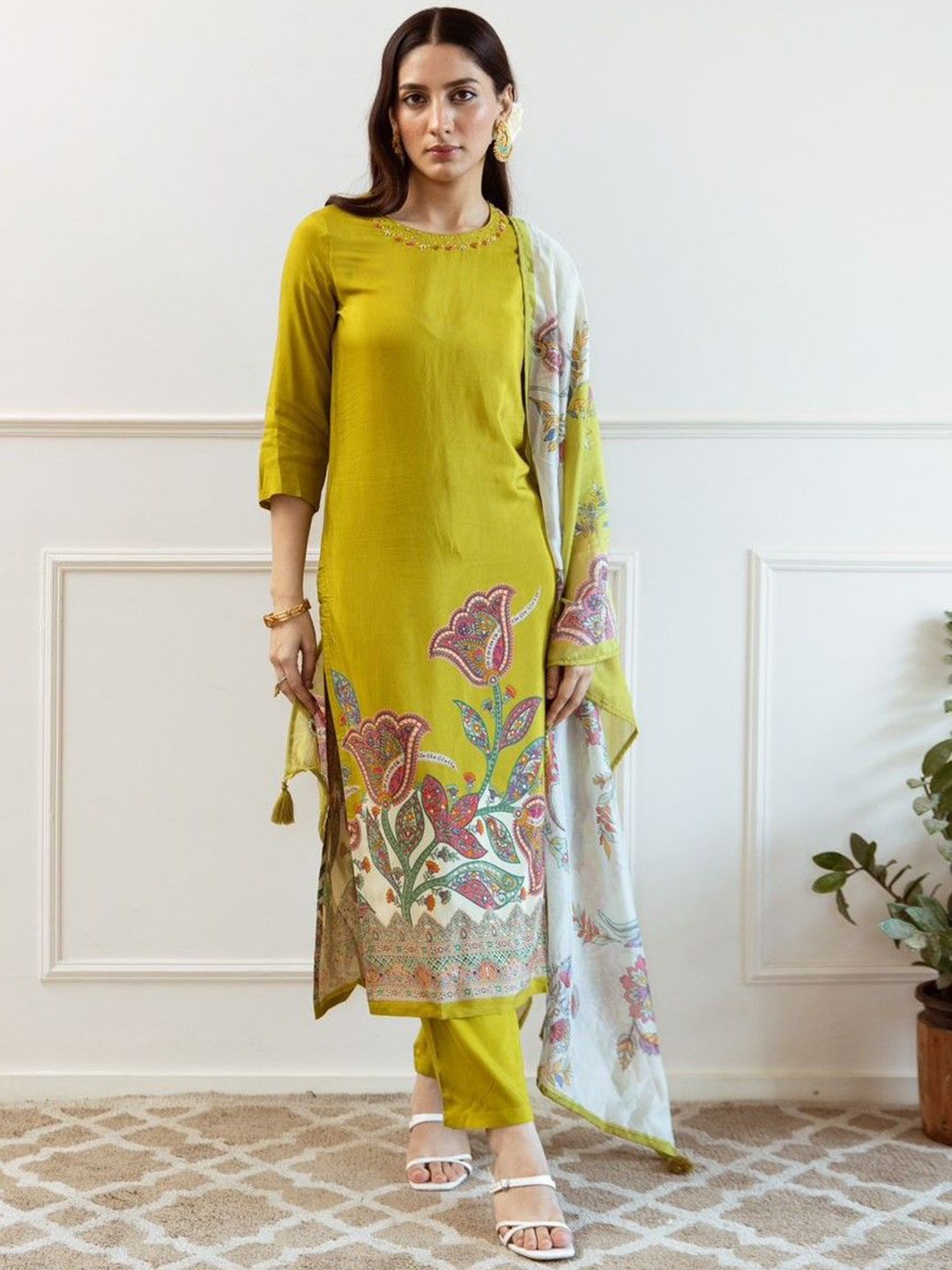 Anouk Women Ethnic Motifs Printed Regular Thread Work Pure Cotton Kurta with Trousers & With Dupatta, Yellow
Anouk Women Ethnic Motifs Printed Regular Thread Work Pure Cotton Kurta with Trousers & With Dupatta, Yellow