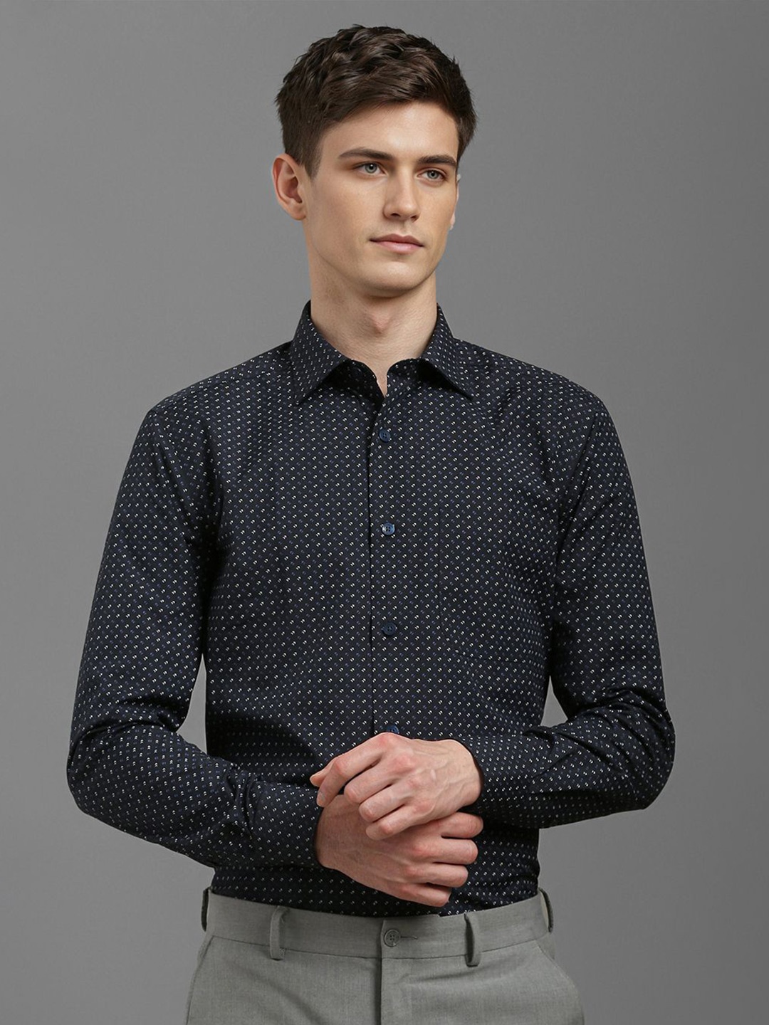 Louis Philippe Men Classic Spread Collar Abstract Printed Cotton Formal Shirt, Black
Louis Philippe Men Classic Spread Collar Abstract Printed Cotton Formal Shirt, Black