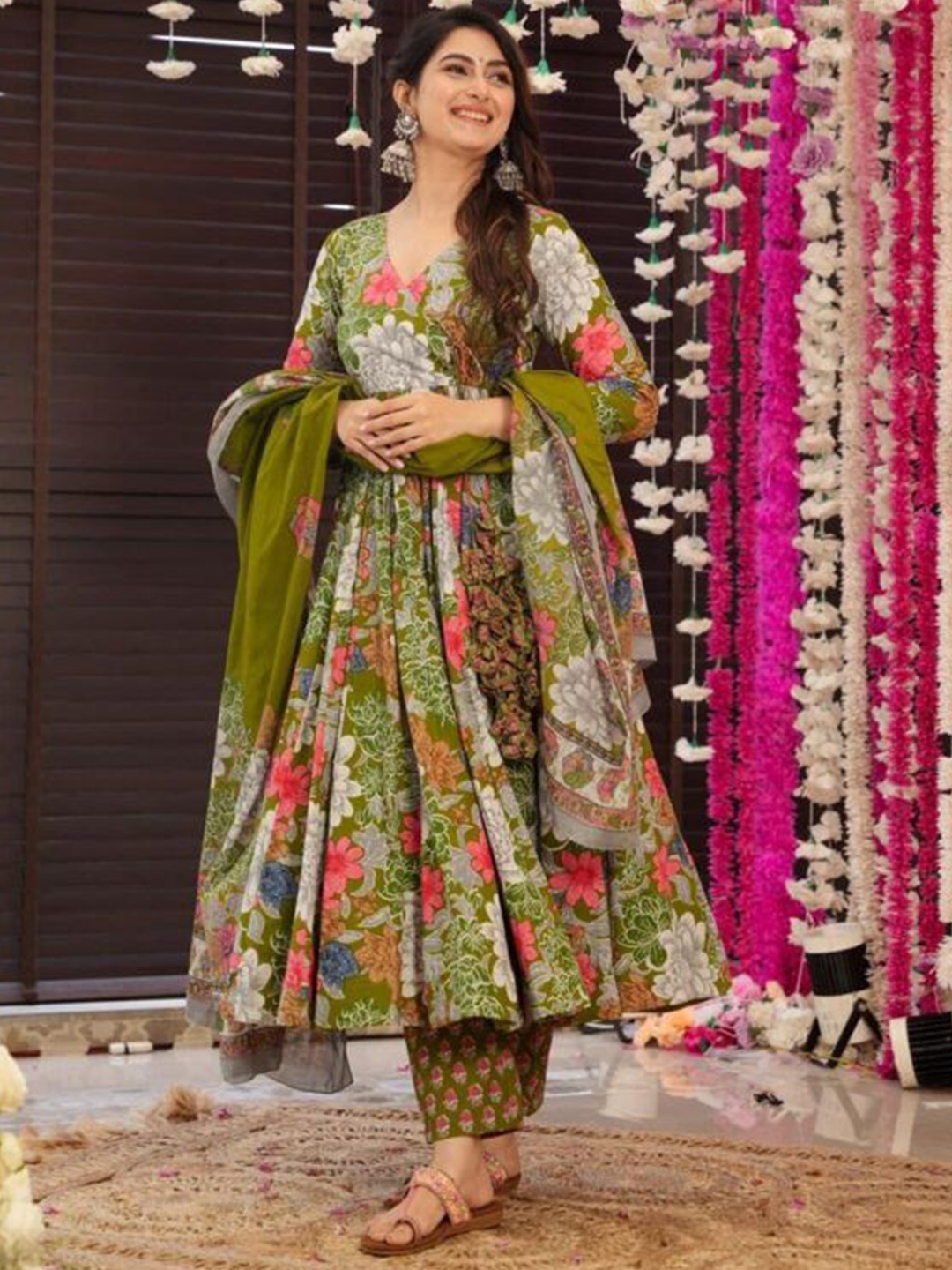 Idaho Clothing Women Floral Printed Angrakha Pure Cotton Kurta with Pyjamas & With Dupatta, Green
Idaho Clothing Women Floral Printed Angrakha Pure Cotton Kurta with Pyjamas & With Dupatta, Green
