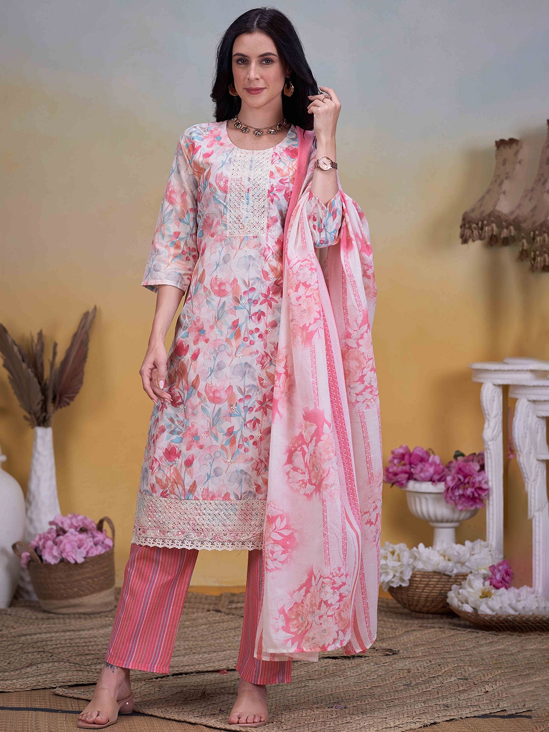 Anouk Women Floral Embroidered Regular Patchwork Pure Cotton Kurta with Trousers & With Dupatta, Pink
Anouk Women Floral Embroidered Regular Patchwork Pure Cotton Kurta with Trousers & With Dupatta, Pink