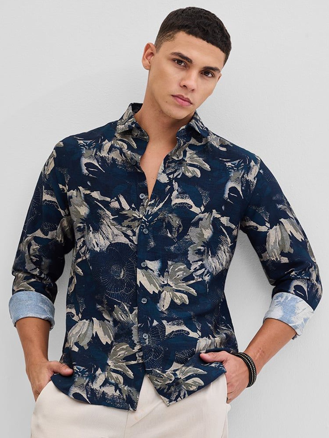 Snitch Men Smart Fit Spread Collar Floral Printed Slim Fit Casual Shirt, Navy blue
Snitch Men Smart Fit Spread Collar Floral Printed Slim Fit Casual Shirt, Navy blue