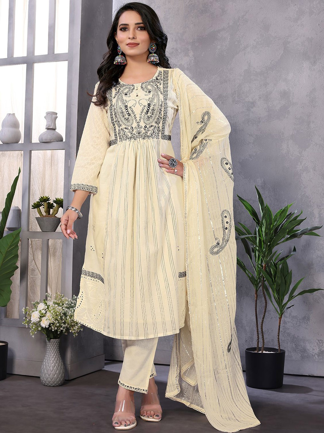 Rangita Women Ethnic Motifs Embroidered Regular Thread Work Pure Cotton Kurta with Salwar & With Dupatta, Cream
Rangita Women Ethnic Motifs Embroidered Regular Thread Work Pure Cotton Kurta with Salwar & With Dupatta, Cream