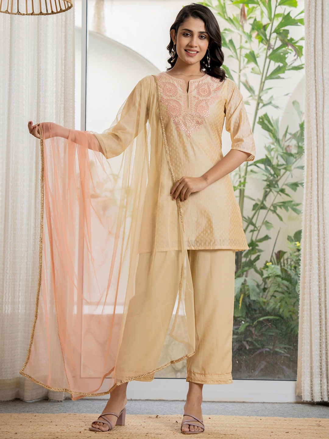 Juniper Women Floral Regular Thread Work Liva Kurta with Trousers & With Dupatta, Pink
Juniper Women Floral Regular Thread Work Liva Kurta with Trousers & With Dupatta, Pink
