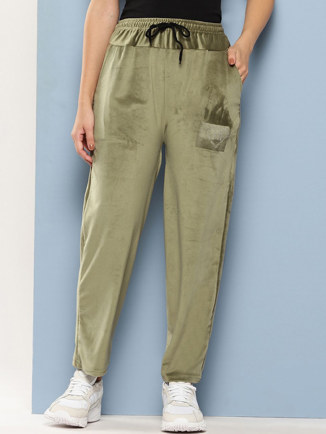 The Roadster Lifestyle Co Women Embellished Velvet High-Rise Easy Wash Trouser, Olive
The Roadster Lifestyle Co Women Embellished Velvet High-Rise Easy Wash Trouser, Olive