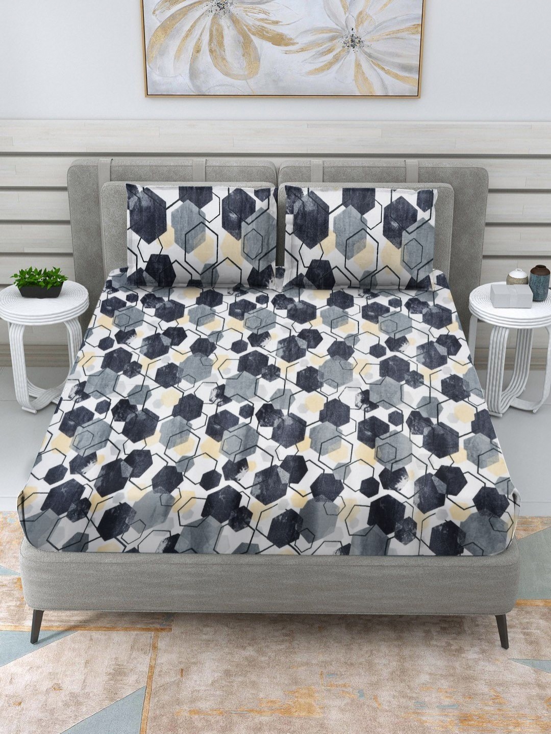 RRC Grey & White Geometric 300 TC King Bedsheet with 2 Pillow Covers 2.28 m x 25.4 m
RRC Grey & White Geometric 300 TC King Bedsheet with 2 Pillow Covers 2.28 m x 25.4 m