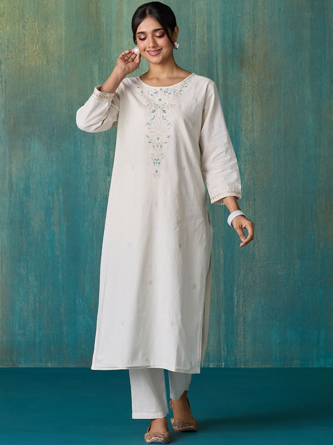 Likha Women Ethnic Motifs Embroidered Regular Thread Work Pure Cotton Kurta with Pyjamas & With Dupatta, Off white
Likha Women Ethnic Motifs Embroidered Regular Thread Work Pure Cotton Kurta with Pyjamas & With Dupatta, Off white