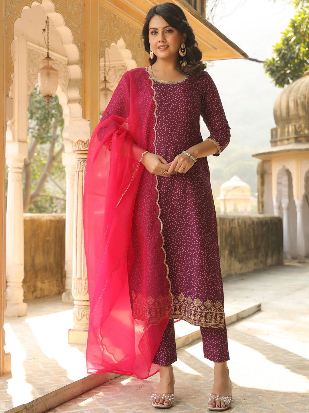 Anni Designer Women Floral Printed Regular Kurta with Trousers & With Dupatta, Burgundy
Anni Designer Women Floral Printed Regular Kurta with Trousers & With Dupatta, Burgundy
