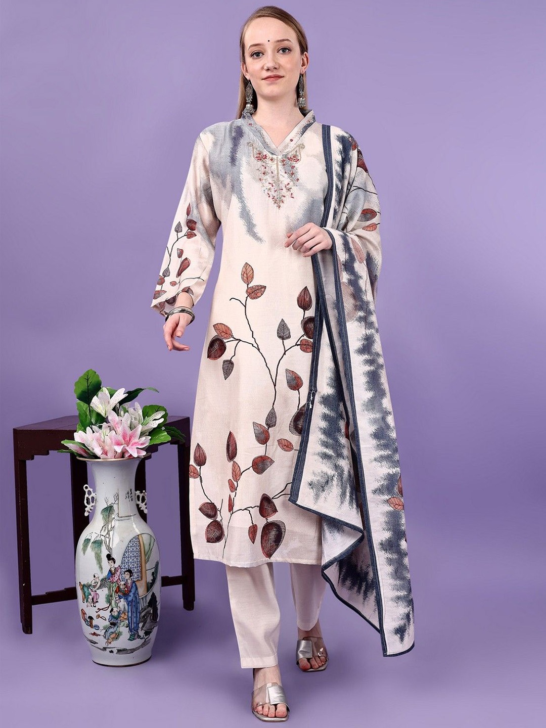 BERISTON Women Floral Embroidered Regular Beads and Stones Kurta with Trousers & With Dupatta, Cream
BERISTON Women Floral Embroidered Regular Beads and Stones Kurta with Trousers & With Dupatta, Cream