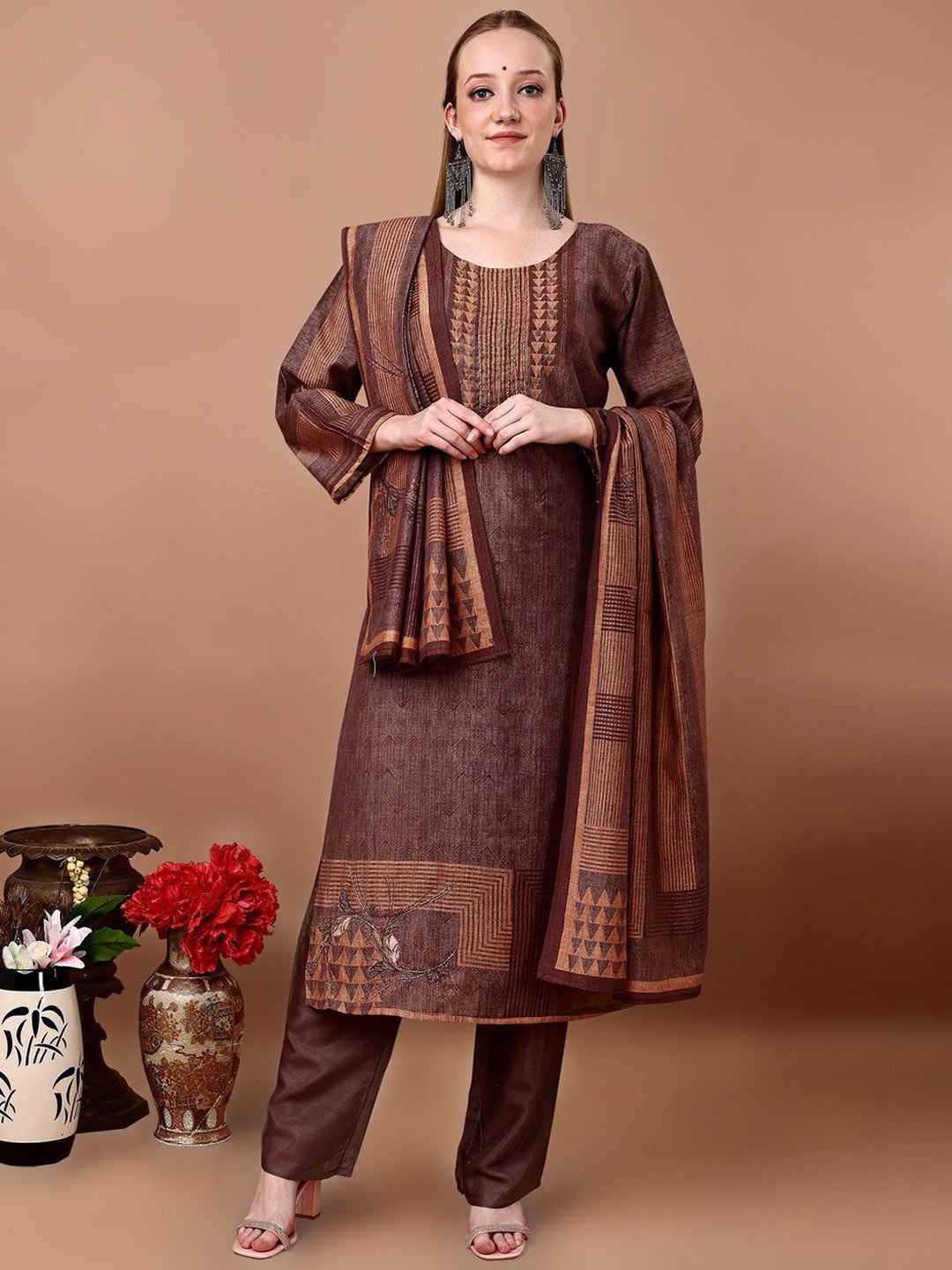 BERISTON Women Ethnic Motifs Embroidered Regular Beads and Stones Kurta with Trousers & With Dupatta, Brown
BERISTON Women Ethnic Motifs Embroidered Regular Beads and Stones Kurta with Trousers & With Dupatta, Brown