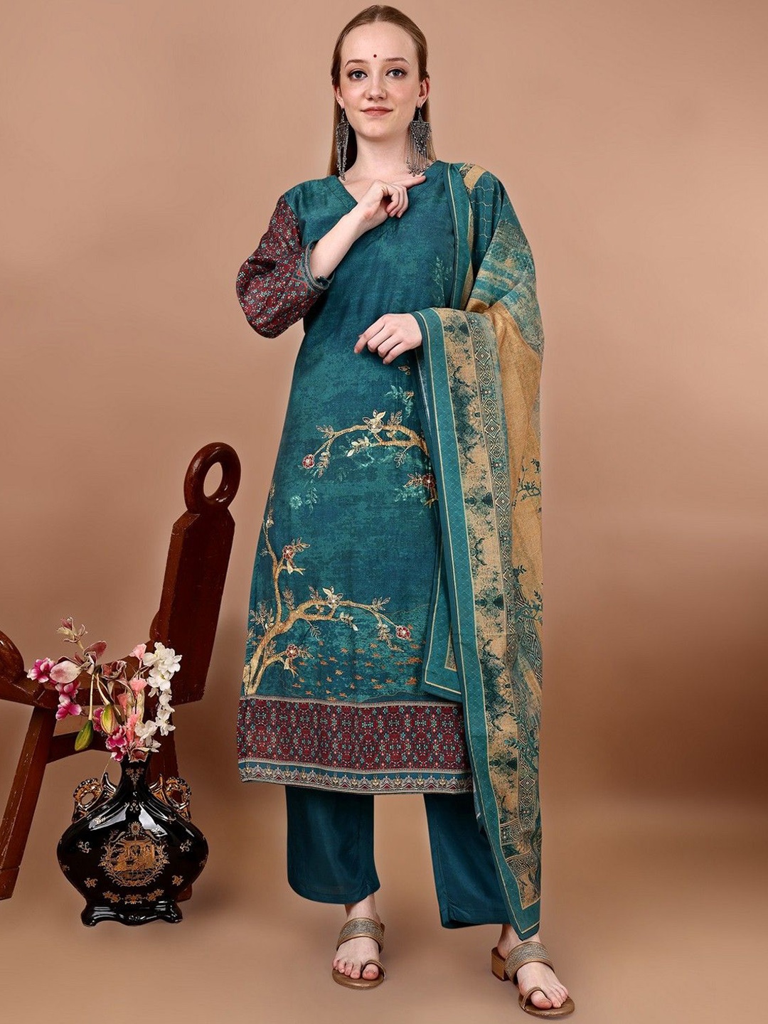 BERISTON Women Floral Embroidered Regular Beads and Stones Kurta with Trousers & With Dupatta, Teal
BERISTON Women Floral Embroidered Regular Beads and Stones Kurta with Trousers & With Dupatta, Teal