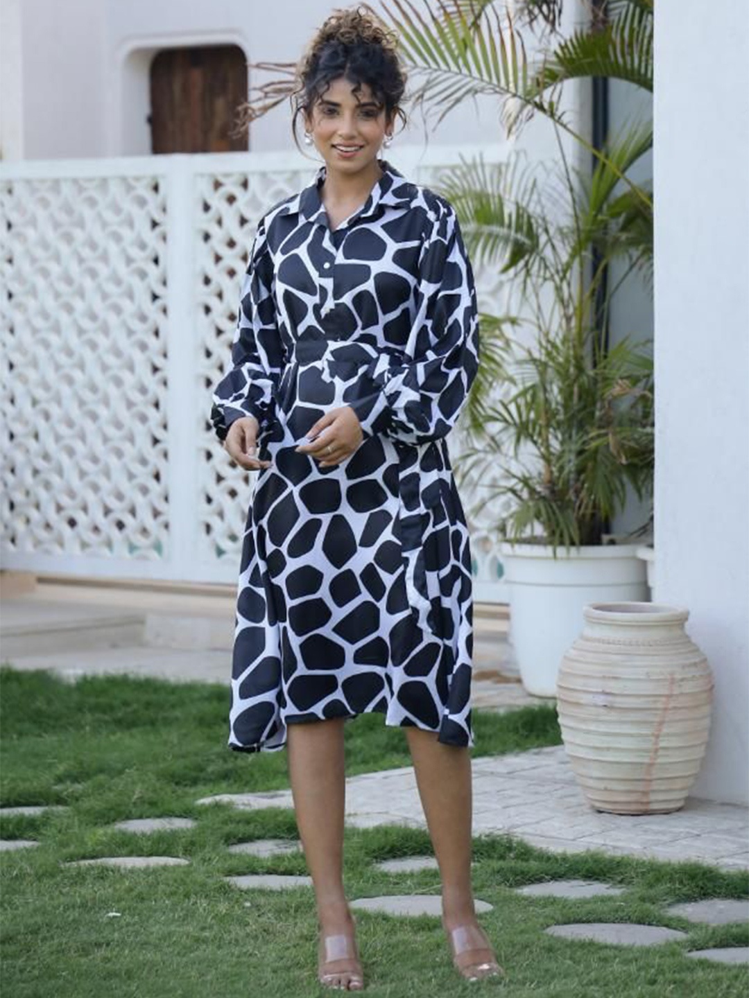 FLAVIA CREATION Cotton Abstract Printed Cuffed Sleeves Shirt Dress With Tie up, White
FLAVIA CREATION Cotton Abstract Printed Cuffed Sleeves Shirt Dress With Tie up, White