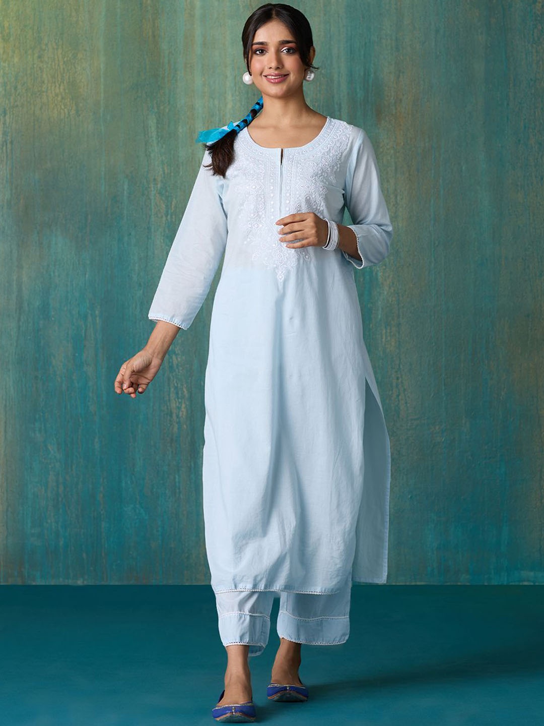 Likha Women Floral Embroidered Regular Thread Work Pure Cotton Kurta with Pyjamas & With Dupatta, Blue
Likha Women Floral Embroidered Regular Thread Work Pure Cotton Kurta with Pyjamas & With Dupatta, Blue
