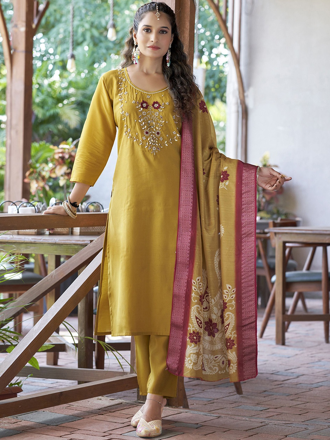 VredeVogel Women Floral Embroidered Regular Thread Work Kurta with Trousers & With Dupatta, Mustard
VredeVogel Women Floral Embroidered Regular Thread Work Kurta with Trousers & With Dupatta, Mustard
