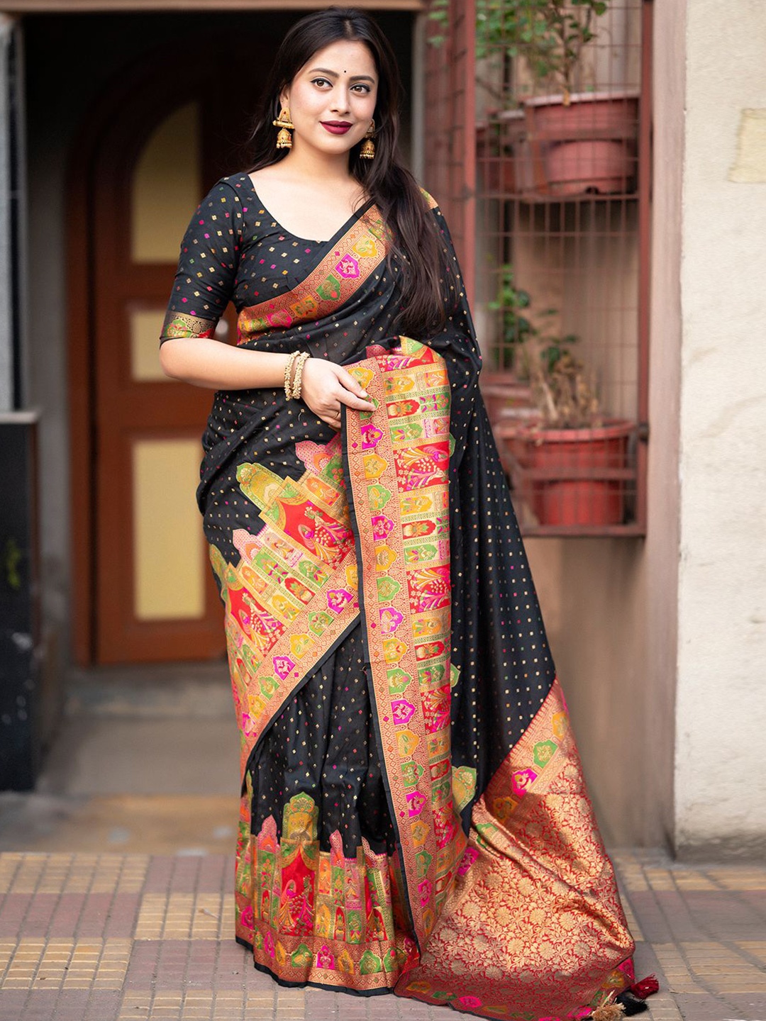 Mitera Woven Design Zari Banarasi Saree With Unstitched Blouse Piece, Black
Mitera Woven Design Zari Banarasi Saree With Unstitched Blouse Piece, Black