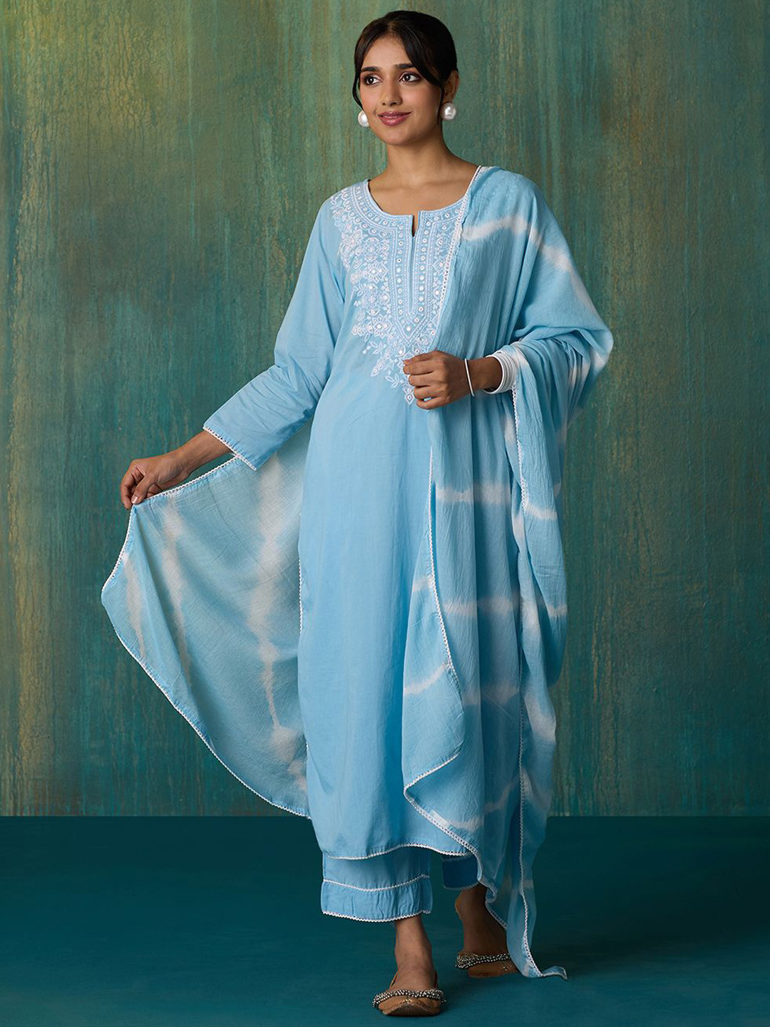 Likha Women Floral Embroidered Regular Pure Cotton Kurta with Pyjamas & With Dupatta, Blue
Likha Women Floral Embroidered Regular Pure Cotton Kurta with Pyjamas & With Dupatta, Blue