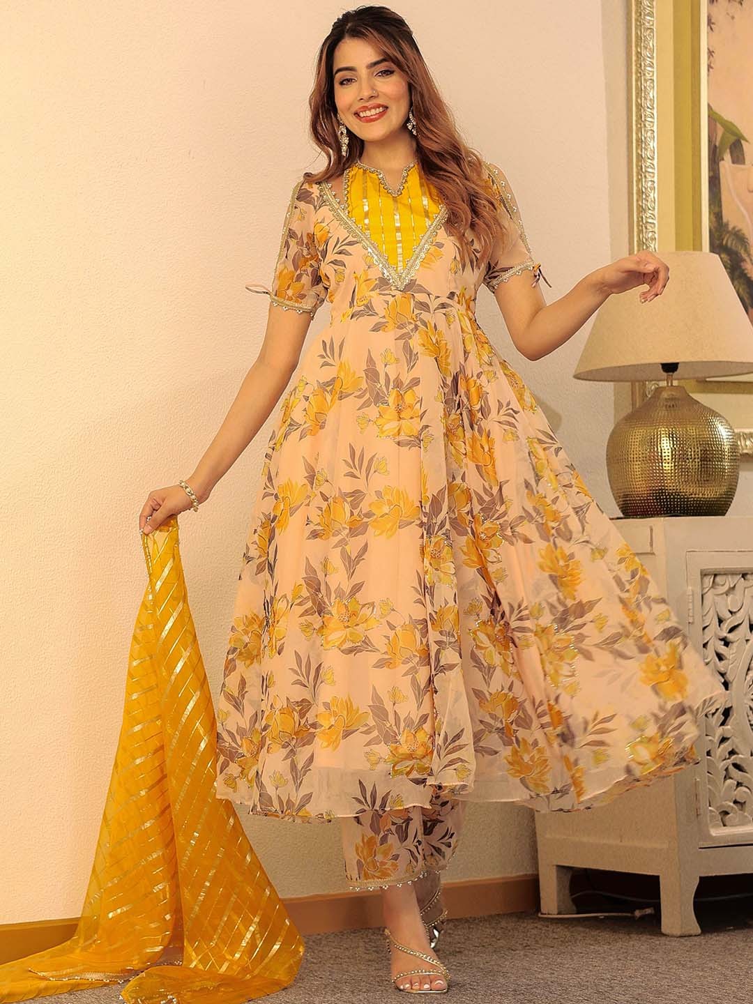 LABEL ADITI HUNDIA Women Floral Printed Regular Sequinned Kurta with Trousers & With Dupatta, Off white
LABEL ADITI HUNDIA Women Floral Printed Regular Sequinned Kurta with Trousers & With Dupatta, Off white
