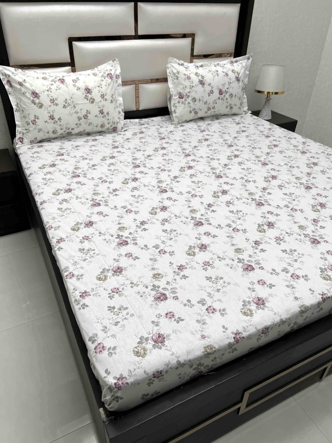 Pure Decor White Floral Printed 330 TC Pure Cotton King Bedsheet Set 2.72 m x 2.78 m
Pure Decor White Floral Printed 330 TC Pure Cotton King Bedsheet Set 2.72 m x 2.78 m