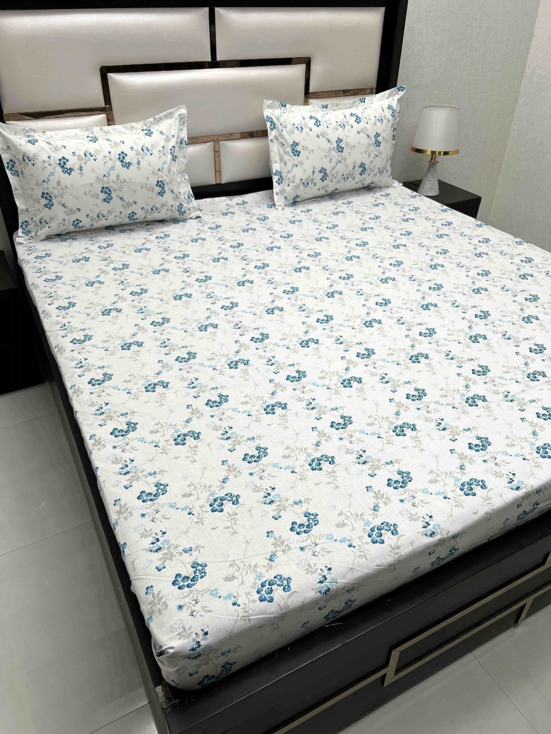 Pure Decor Mansion White Printed 600 TC Pure Cotton King Bedsheet Set 2.76 m x 2.76 m
Pure Decor Mansion White Printed 600 TC Pure Cotton King Bedsheet Set 2.76 m x 2.76 m