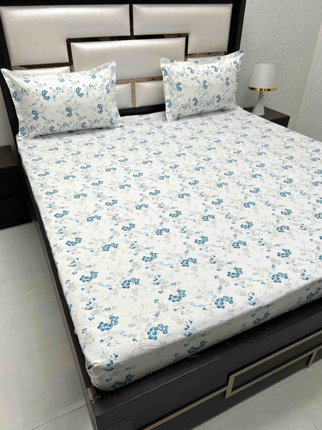Pure Decor Mansion White Floral 300 TC Pure Cotton King Bedsheet Set - 2.7 M x 2.7 M
Pure Decor Mansion White Floral 300 TC Pure Cotton King Bedsheet Set - 2.7 M x 2.7 M