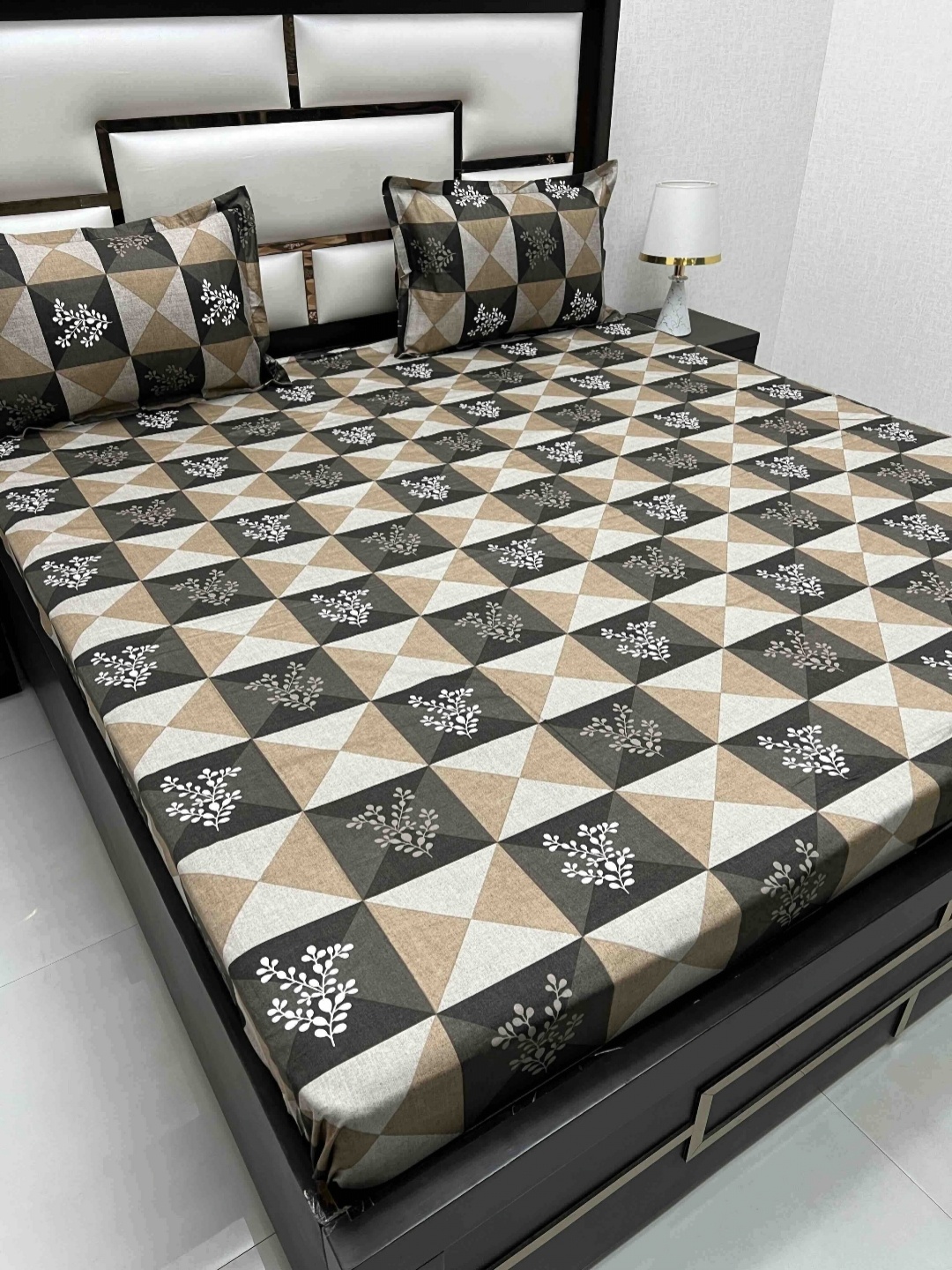 Pure Decor velar sib Brown Printed Pure Cotton 400 TC King Bedsheet Set 2.73 m x 2.75 m
Pure Decor velar sib Brown Printed Pure Cotton 400 TC King Bedsheet Set 2.73 m x 2.75 m