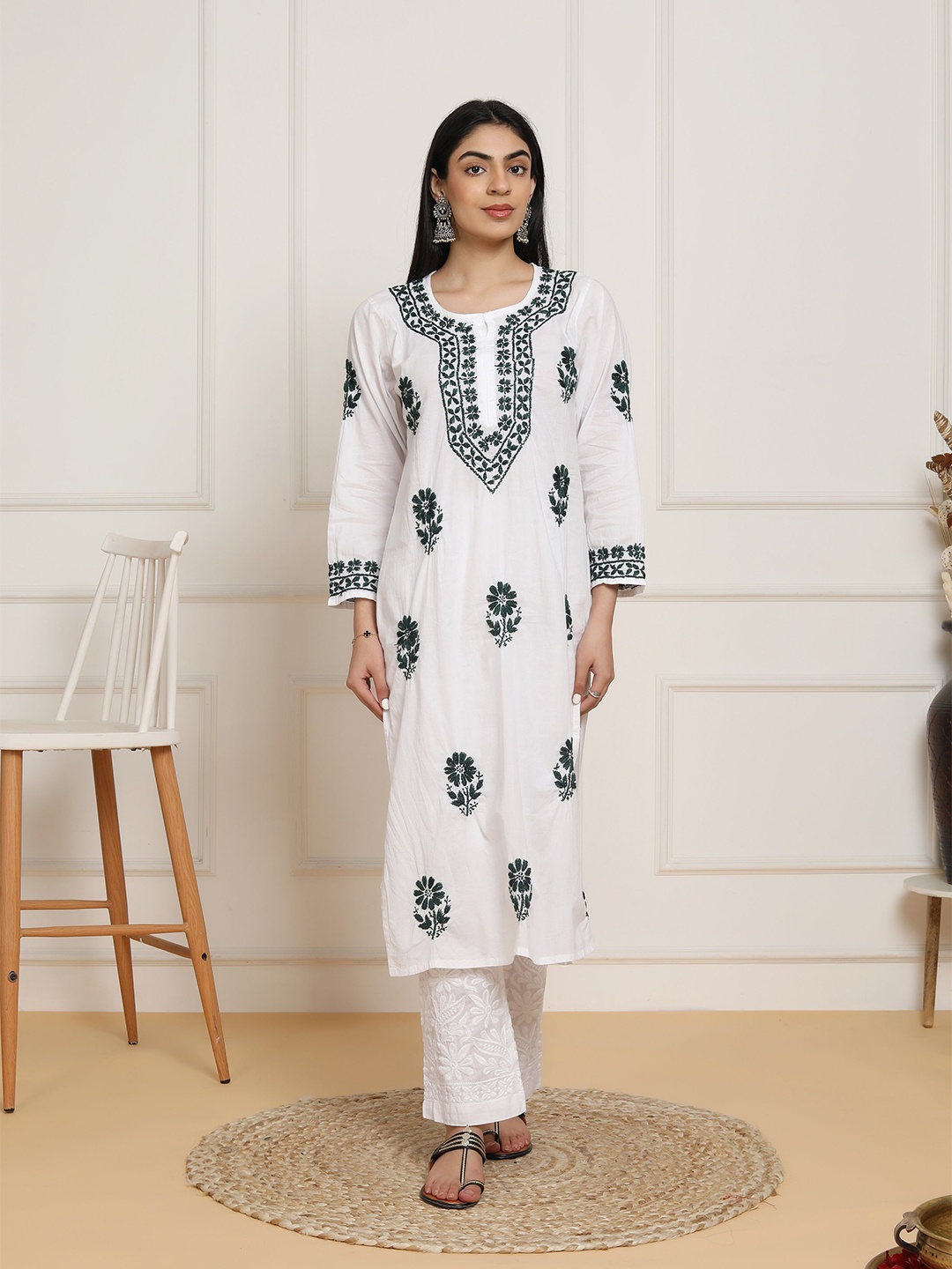 HOUSE OF KARI Women Embroidered Regular Chikankari Pure Cotton Kurta with Trousers, White
HOUSE OF KARI Women Embroidered Regular Chikankari Pure Cotton Kurta with Trousers, White