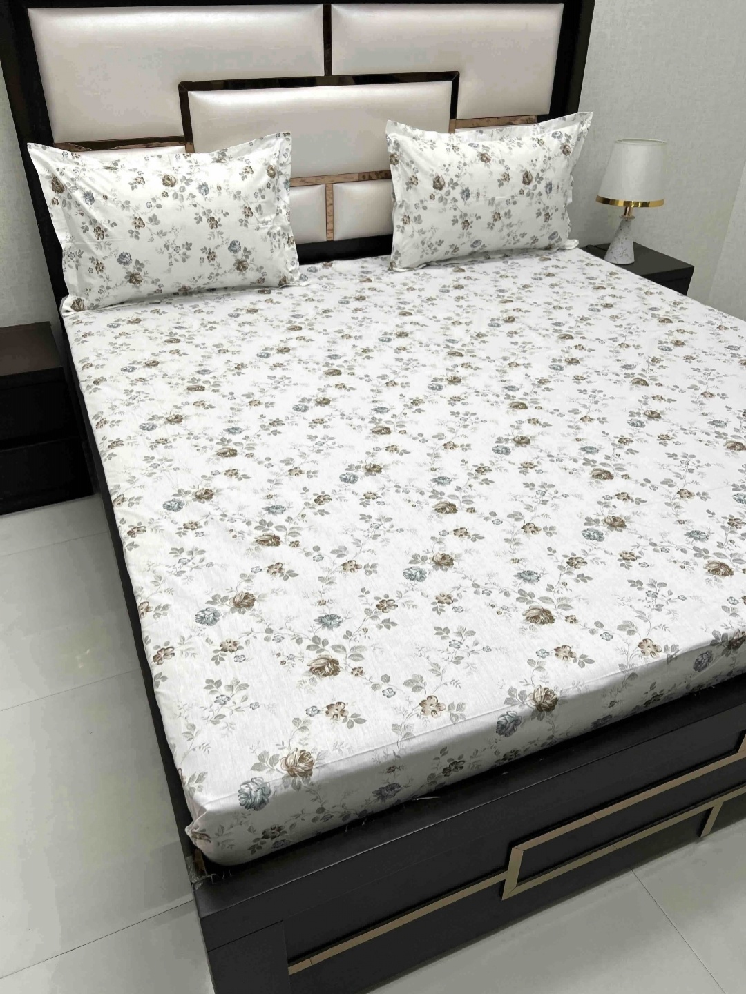 Pure Decor Cotton King Size Double Bed Bedsheet With 2 Pillow Covers 108 in X 108 in, White
Pure Decor Cotton King Size Double Bed Bedsheet With 2 Pillow Covers 108 in X 108 in, White