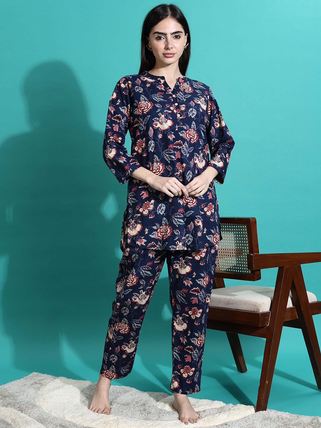 9shines Label Floral Printed Mandarin Collar Pure Cotton Kurti With Pyjamas, Navy blue
9shines Label Floral Printed Mandarin Collar Pure Cotton Kurti With Pyjamas, Navy blue