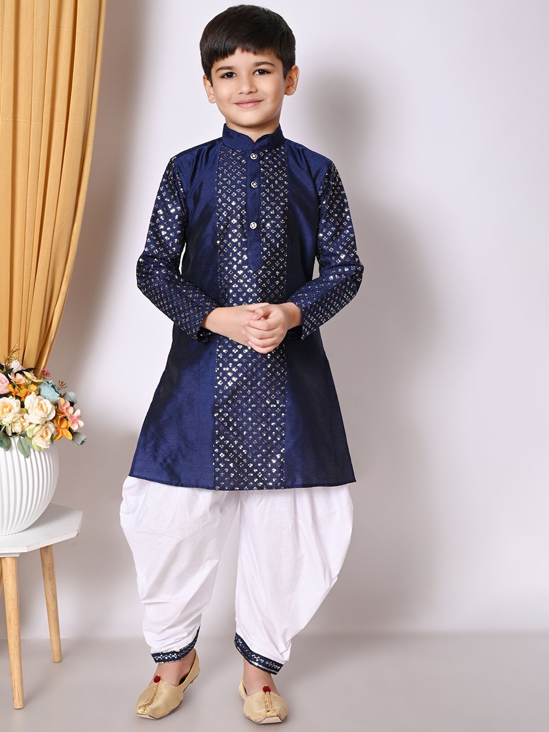 NFC CREATION Boys Embroidered Regular Sequinned Dupion Silk Kurta with Patiala, Navy blue
NFC CREATION Boys Embroidered Regular Sequinned Dupion Silk Kurta with Patiala, Navy blue