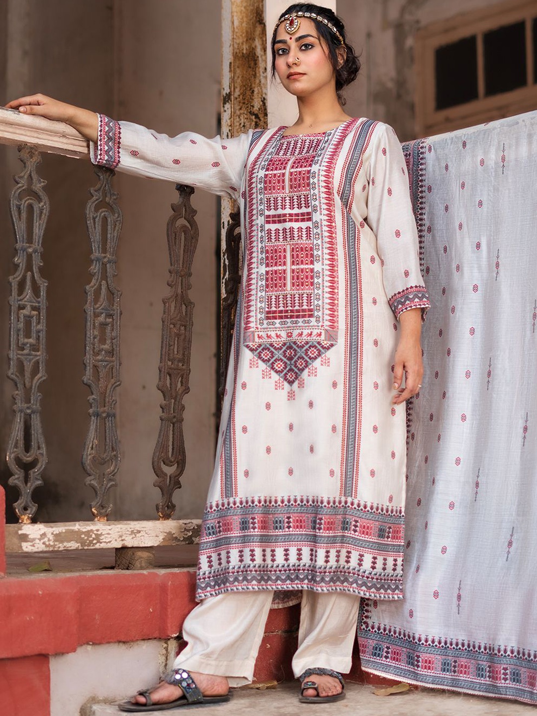 EARTH O FAB Printed Regular Chanderi Silk Straight Kurta with Palazzos & Dupatta, Off white
EARTH O FAB Printed Regular Chanderi Silk Straight Kurta with Palazzos & Dupatta, Off white
