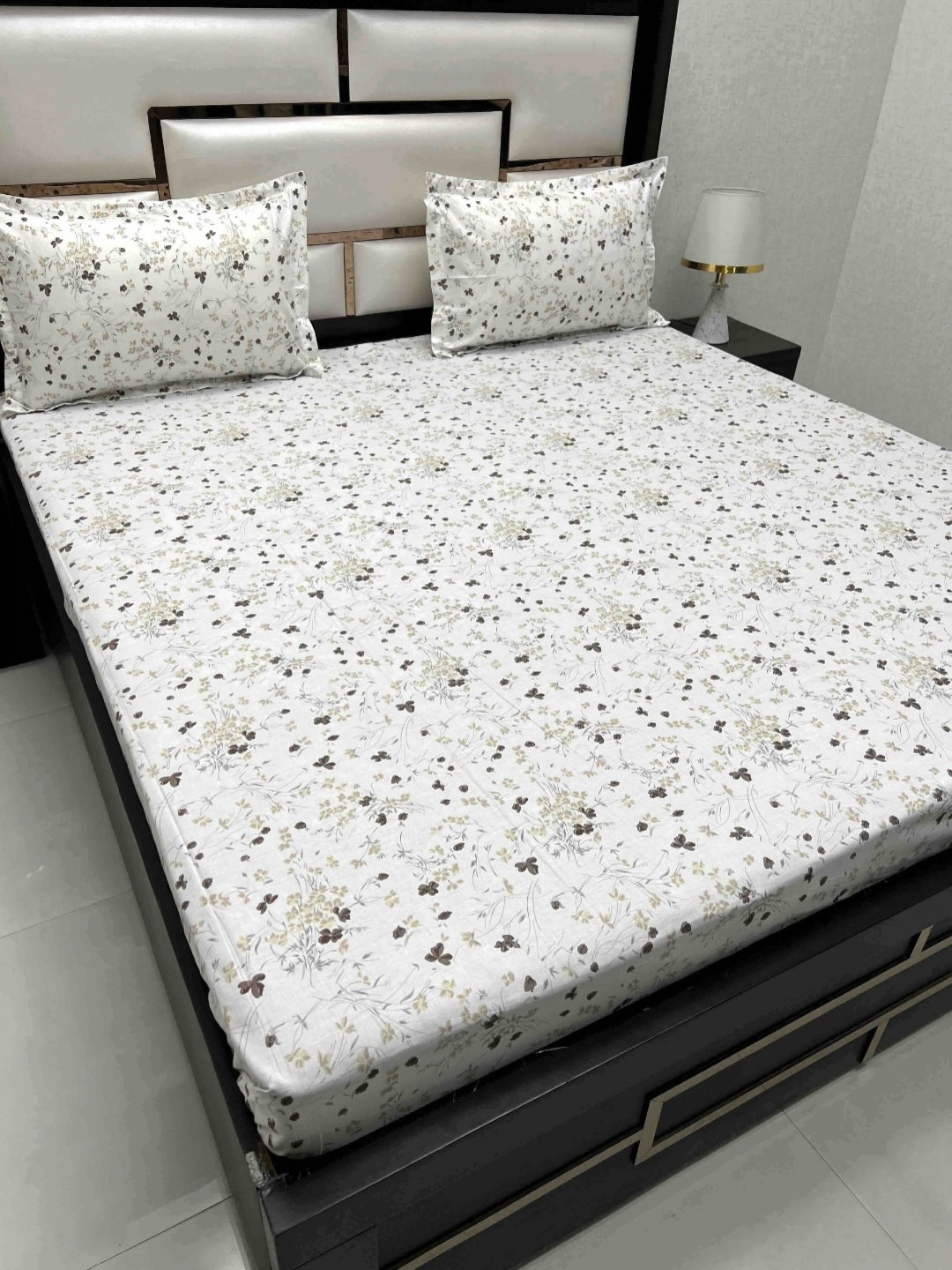 Pure Decor Cotton King Size Double Bed Bedsheet With 2 Pillow Covers 108 in X 108 in, White
Pure Decor Cotton King Size Double Bed Bedsheet With 2 Pillow Covers 108 in X 108 in, White