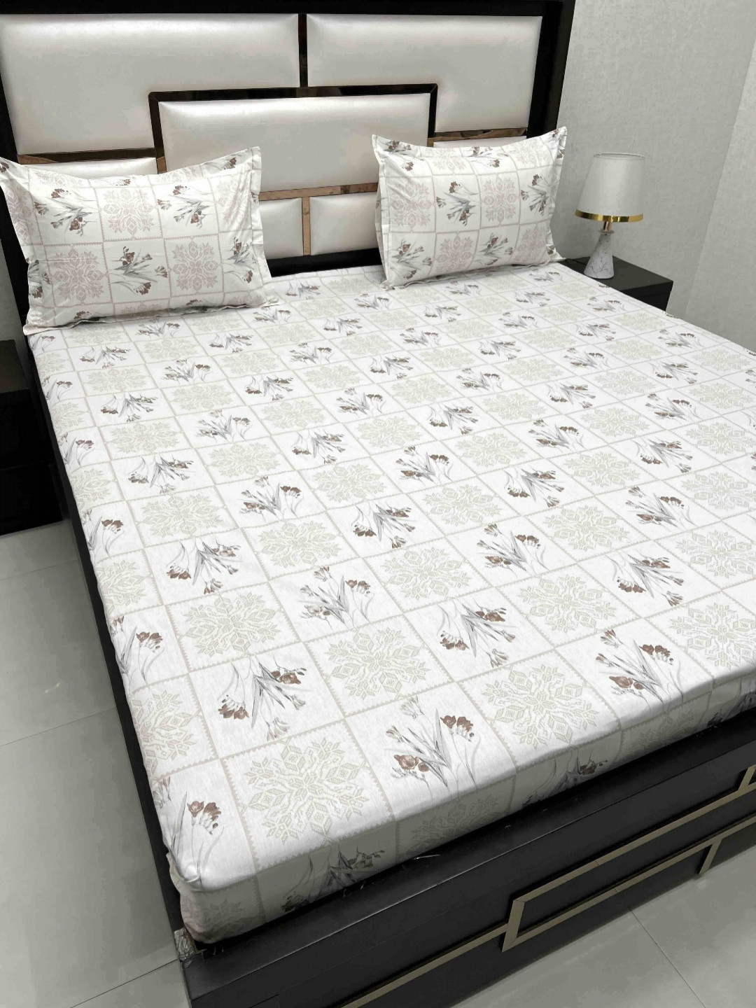 Pure Decor Cotton King Size Double Bed Bedsheet With 2 Pillow Covers 108 in X 108 in, White 
Pure Decor Cotton King Size Double Bed Bedsheet With 2 Pillow Covers 108 in X 108 in, White