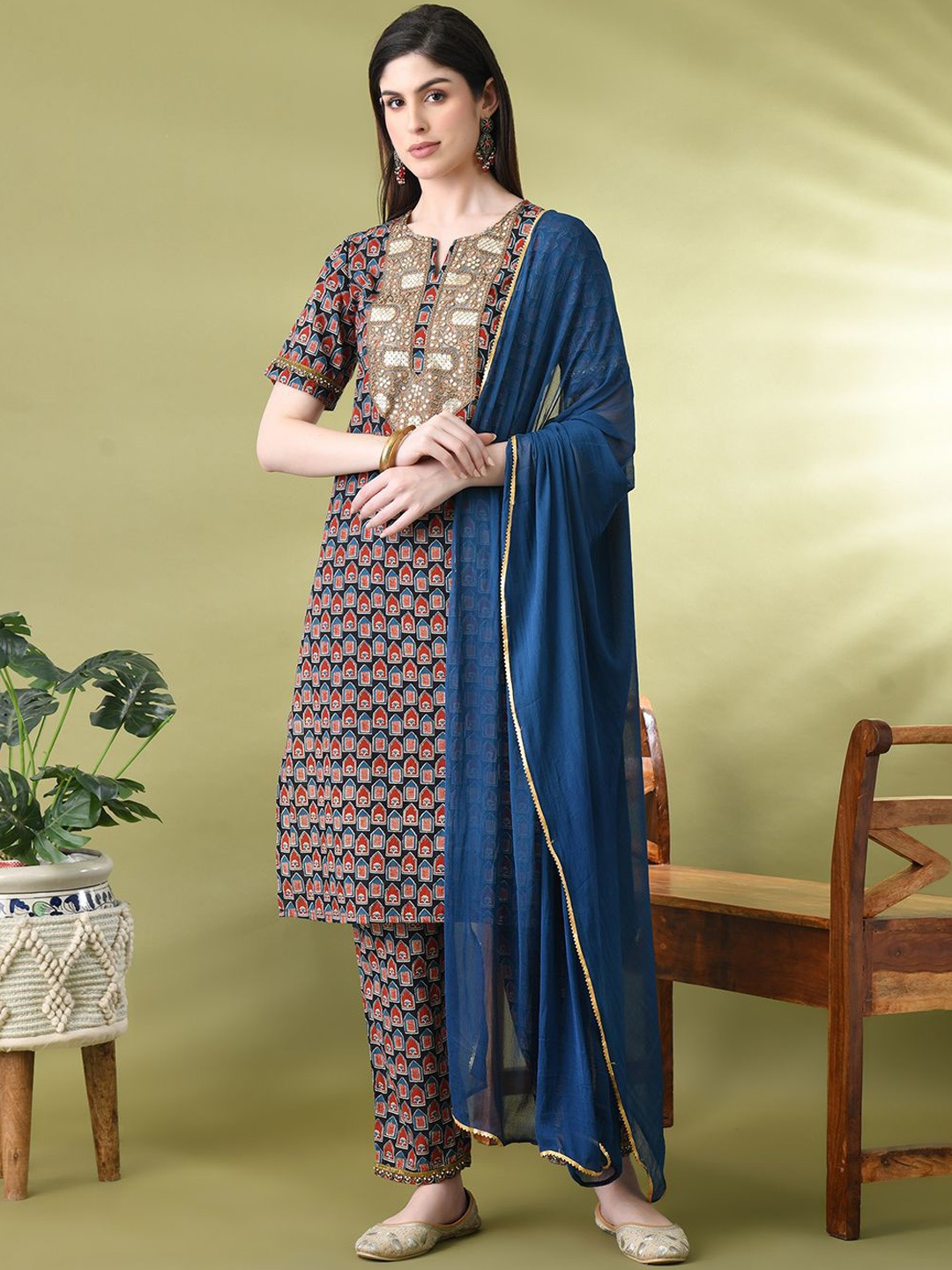 Sangria Printed Pure Cotton Straight Kurta & Trouser With Dupatta, Black
Sangria Printed Pure Cotton Straight Kurta & Trouser With Dupatta, Black