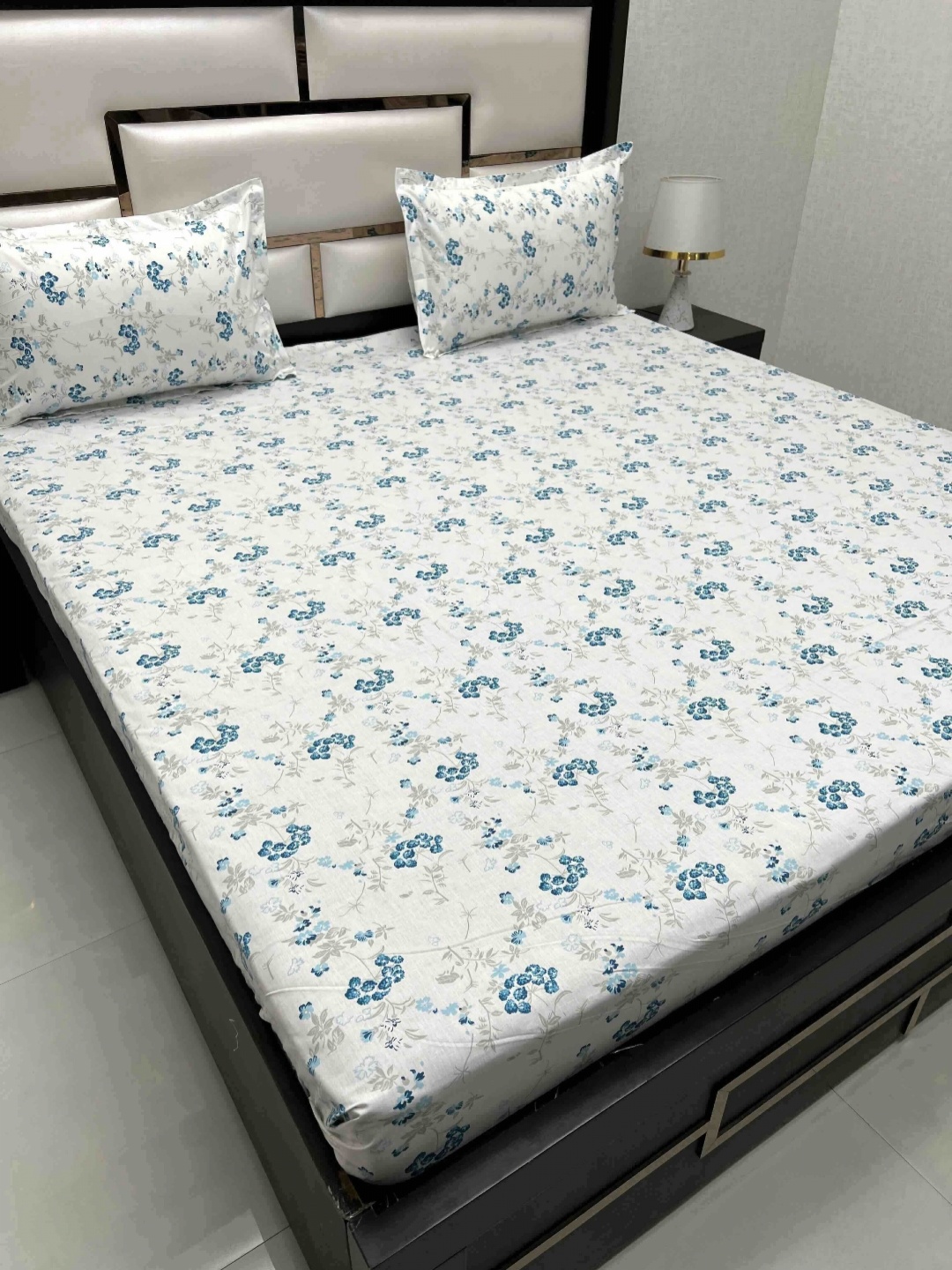 Pure Decor Mansion White & Blue Floral Cotton 500 TC King Bedsheet Set 2.73 m x 2.75 m
Pure Decor Mansion White & Blue Floral Cotton 500 TC King Bedsheet Set 2.73 m x 2.75 m