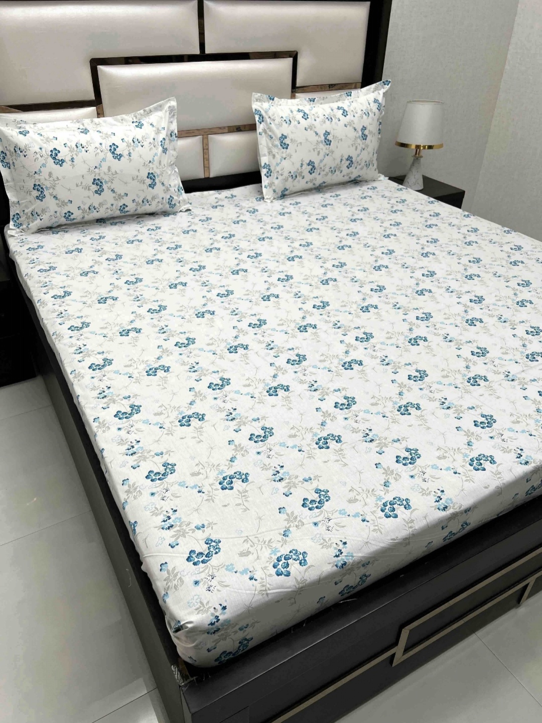 Pure Decor Mansion White Printed Pure Cotton 380 TC King Bedsheet Set 2.72 m x 2.77 m
Pure Decor Mansion White Printed Pure Cotton 380 TC King Bedsheet Set 2.72 m x 2.77 m