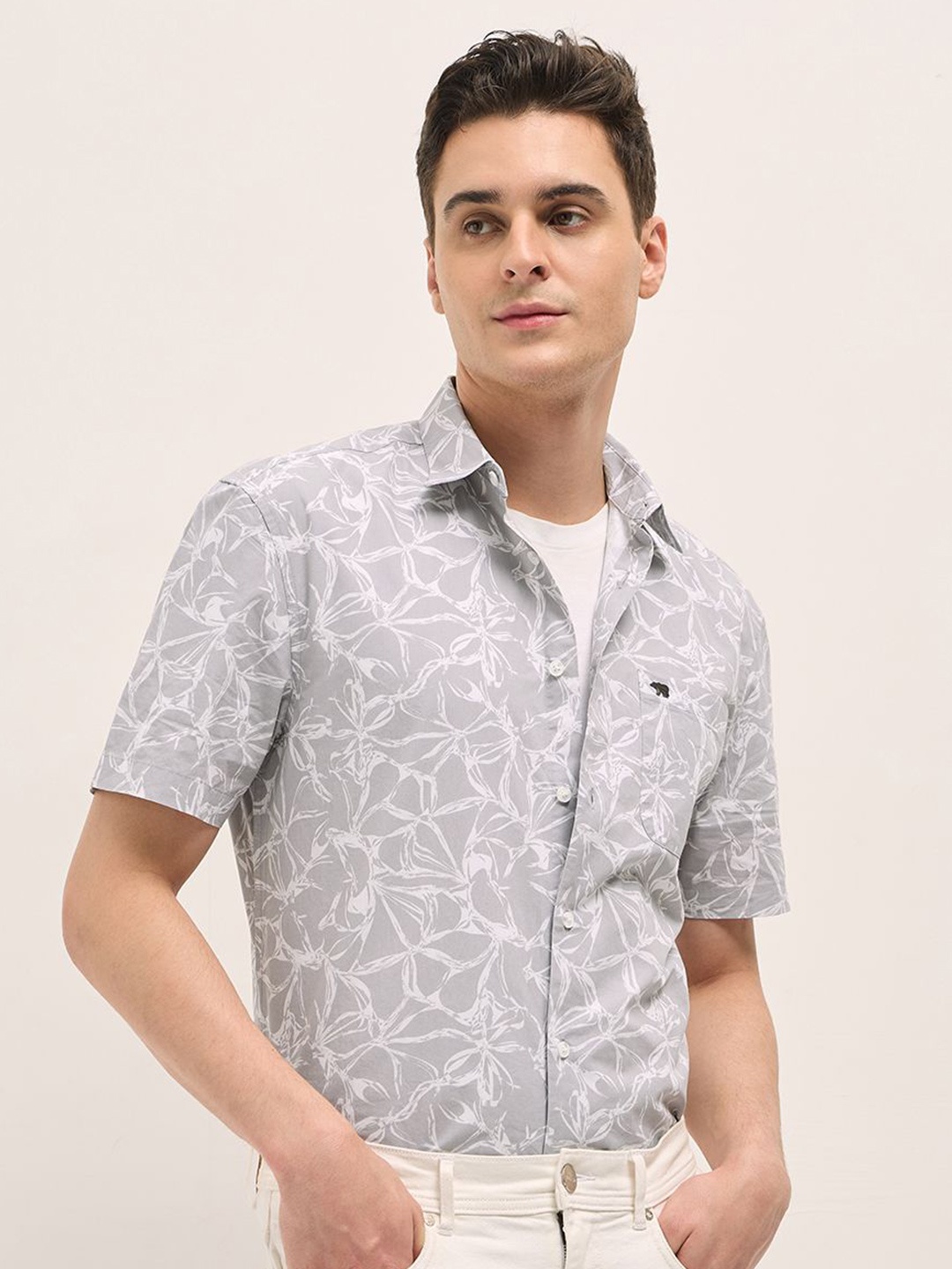 THE BEAR HOUSE Men Spread Collar Floral Printed Cotton Relaxed Fit Casual Shirt, Grey
THE BEAR HOUSE Men Spread Collar Floral Printed Cotton Relaxed Fit Casual Shirt, Grey