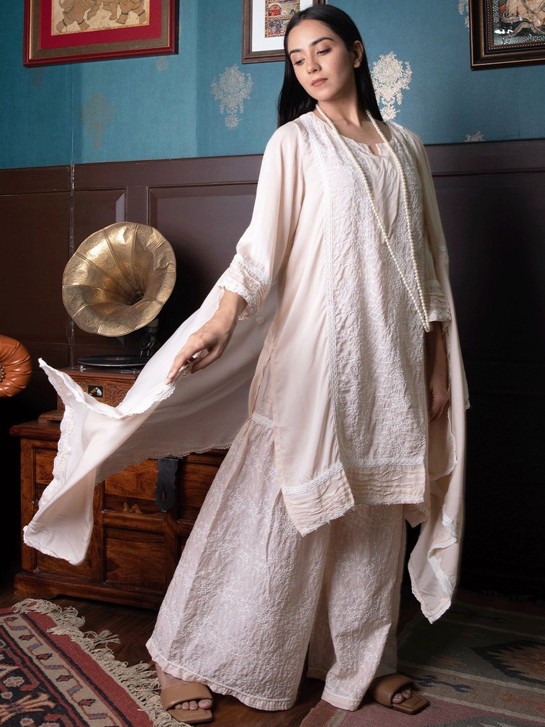 zuri Floral Embroidered Notch Neck Cotton Silk Straight Kurta With Sharara With Dupatta, Pink
zuri Floral Embroidered Notch Neck Cotton Silk Straight Kurta With Sharara With Dupatta, Pink