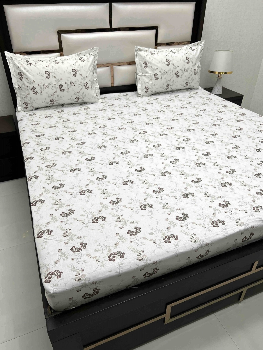 Pure Decor Cotton King Size Double Bed Bedsheet With 2 Pillow Covers 108 in X 108 in, White
Pure Decor Cotton King Size Double Bed Bedsheet With 2 Pillow Covers 108 in X 108 in, White