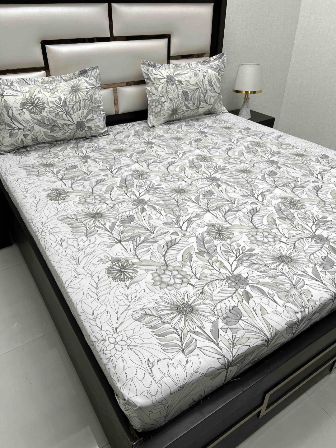 Pure Decor Villa Grey & White Floral Cotton 400 TC King Bedsheet Set 2.73 m x 2.75 m
Pure Decor Villa Grey & White Floral Cotton 400 TC King Bedsheet Set 2.73 m x 2.75 m