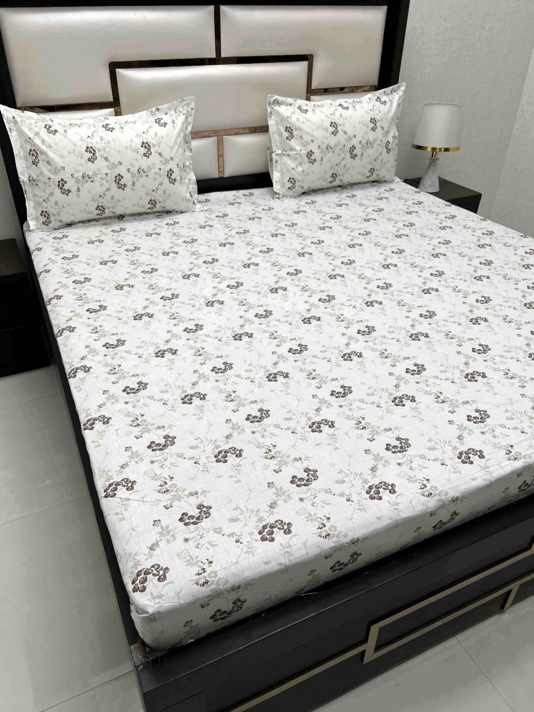 Pure Decor Cotton King Size Double Bed Bedsheet With 2 Pillow Covers 108 in X 108 in, White
Pure Decor Cotton King Size Double Bed Bedsheet With 2 Pillow Covers 108 in X 108 in, White