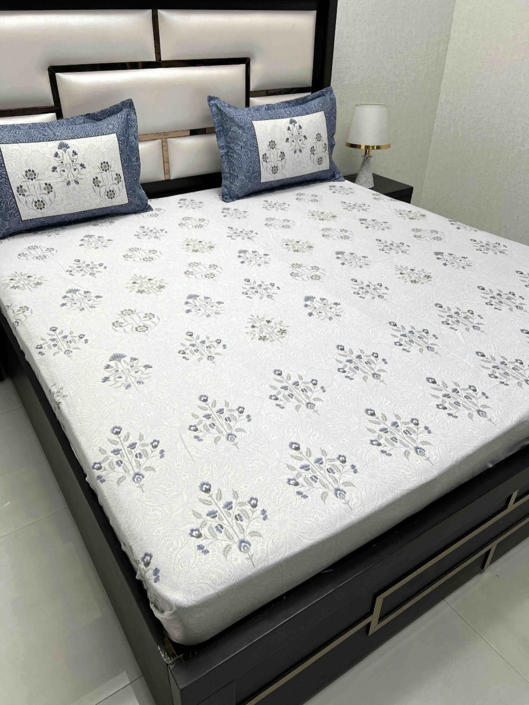 Pure Decor Royal Majestic Blue Printed Pure Cotton 500 TC King Bedsheet Set 2.73 x 2.75 m
Pure Decor Royal Majestic Blue Printed Pure Cotton 500 TC King Bedsheet Set 2.73 x 2.75 m