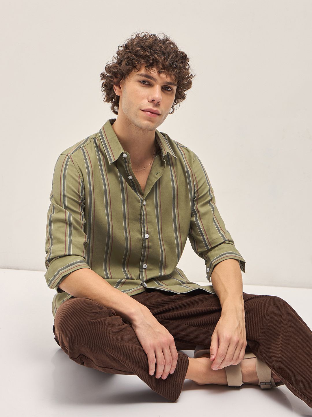 THE BEAR HOUSE Men Spread Collar Vertical Striped Cotton Slim Fit Casual Shirt, Olive
THE BEAR HOUSE Men Spread Collar Vertical Striped Cotton Slim Fit Casual Shirt, Olive