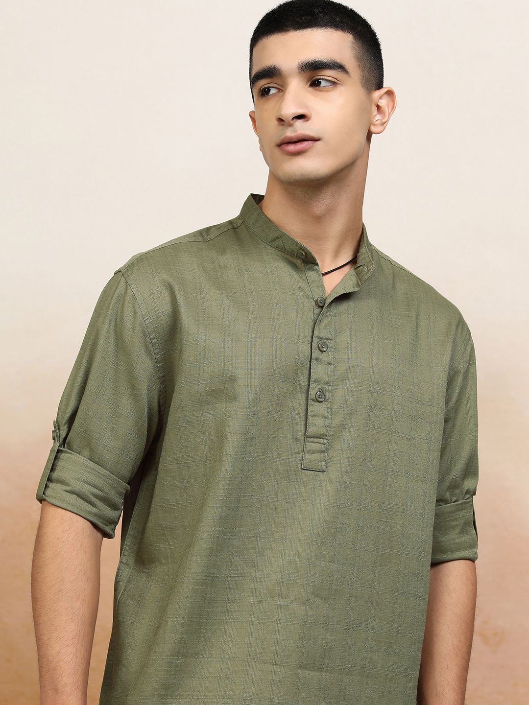 HIGHLANDER Men Olive Dobby Textured Solid Mandarin Collar Roll Up Sleeve Relaxed Shirt
HIGHLANDER Men Olive Dobby Textured Solid Mandarin Collar Roll Up Sleeve Relaxed Shirt