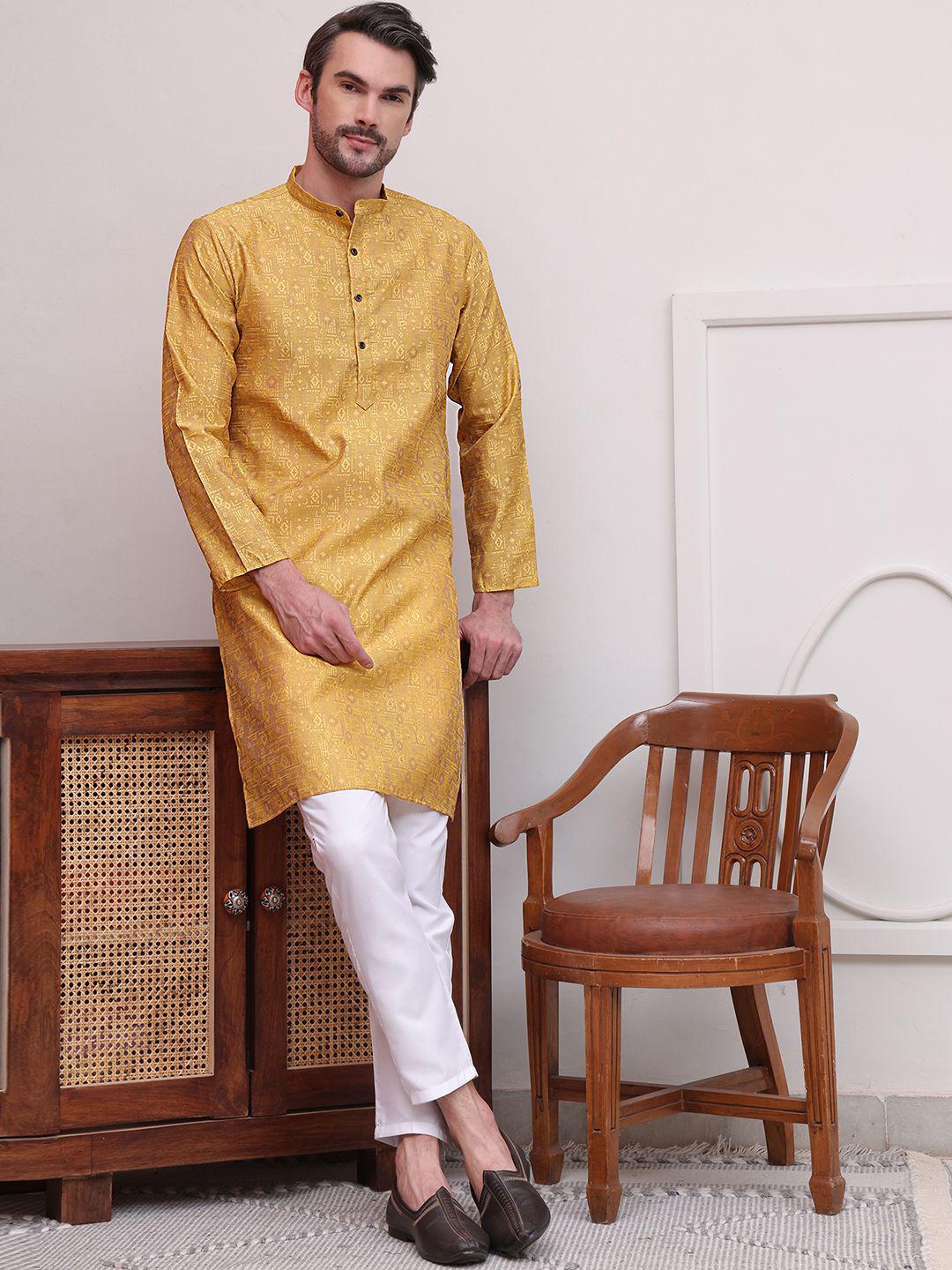 Anouk Geometric Woven Design Jacquard Weave Silk Cotton Straight Kurta with Pyjamas, Mustard
Anouk Geometric Woven Design Jacquard Weave Silk Cotton Straight Kurta with Pyjamas, Mustard