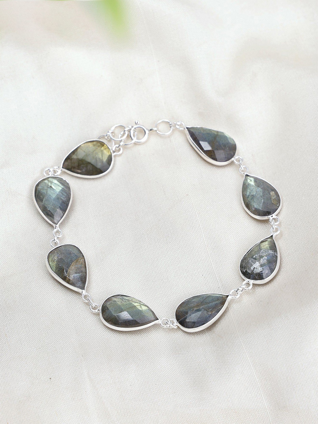 Exotic India Sterling Silver Plated Bracelet With Labradorite Gemstone Pear Shaped Faceted
Exotic India Sterling Silver Plated Bracelet With Labradorite Gemstone Pear Shaped Faceted