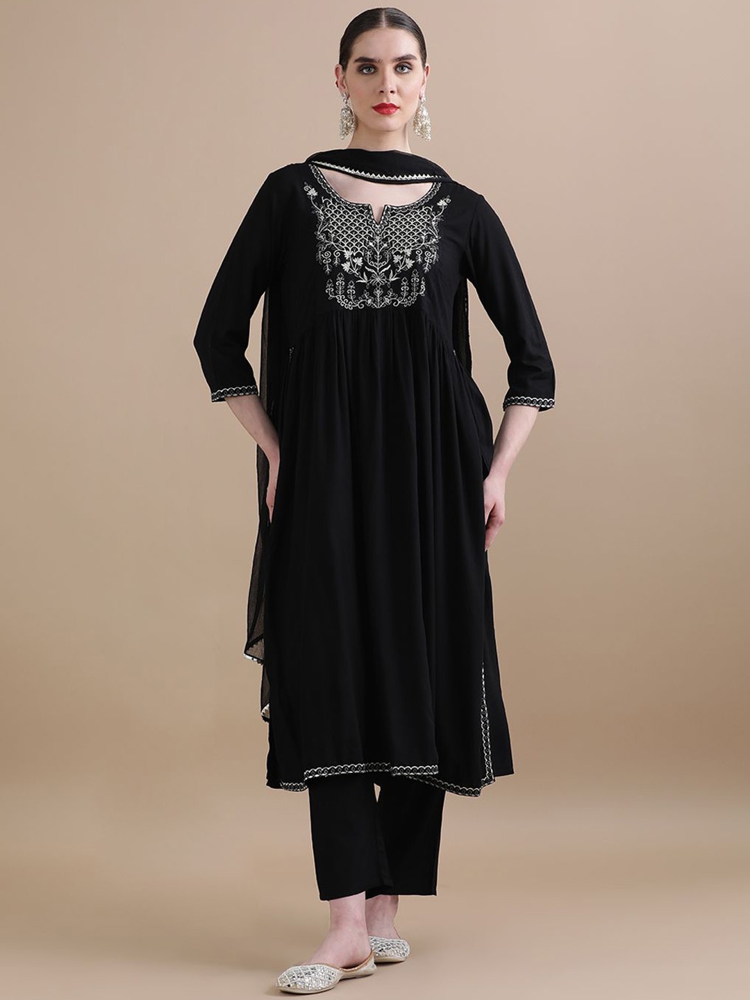Jaipur Kurti Floral Embroidered Empire Thread Work Kurta With Trousers & Dupatta, Black
Jaipur Kurti Floral Embroidered Empire Thread Work Kurta With Trousers & Dupatta, Black