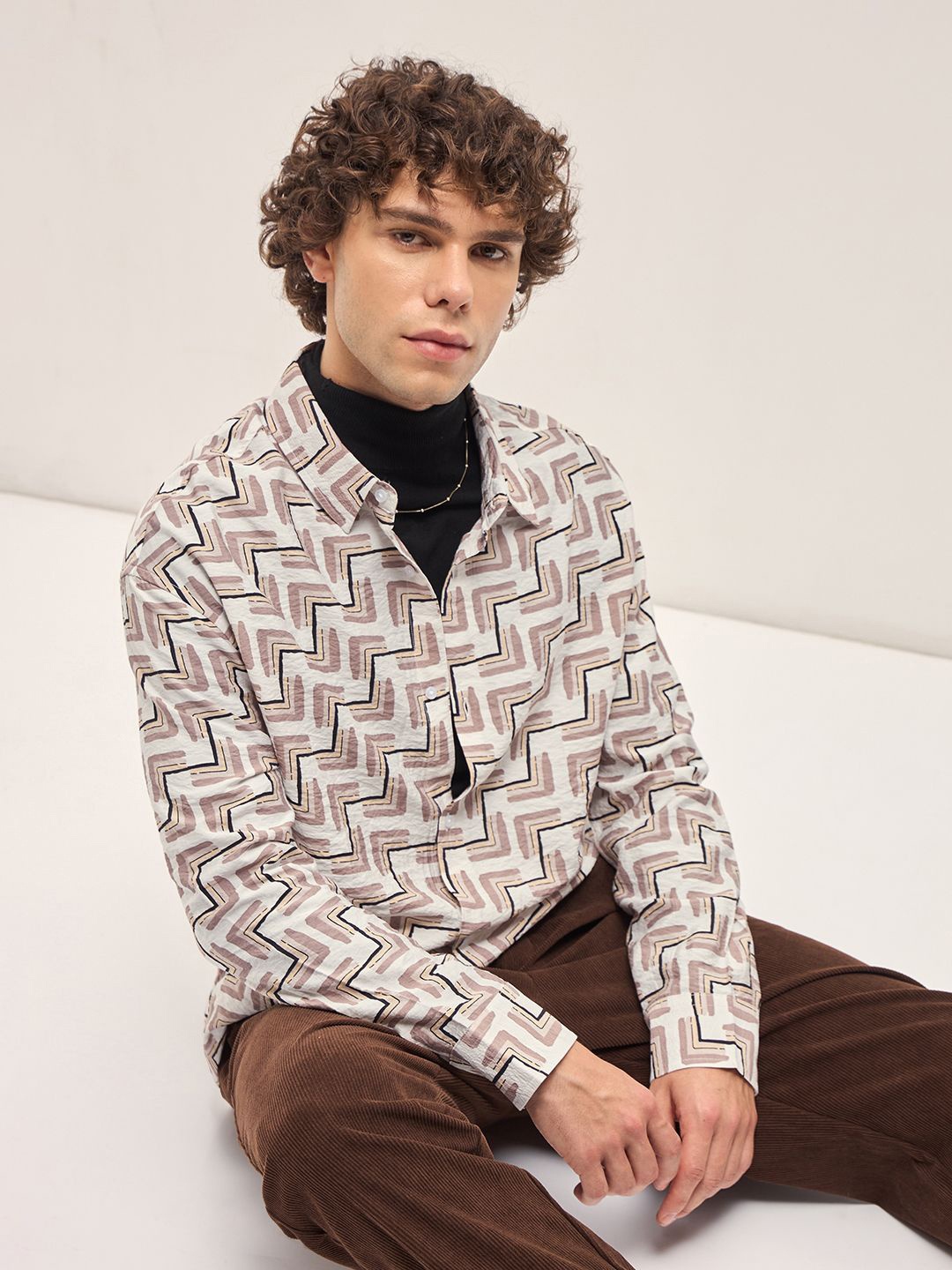 THE BEAR HOUSE Men Spread Collar Geometric Printed Relaxed Fit Casual Shirt, Off white
THE BEAR HOUSE Men Spread Collar Geometric Printed Relaxed Fit Casual Shirt, Off white