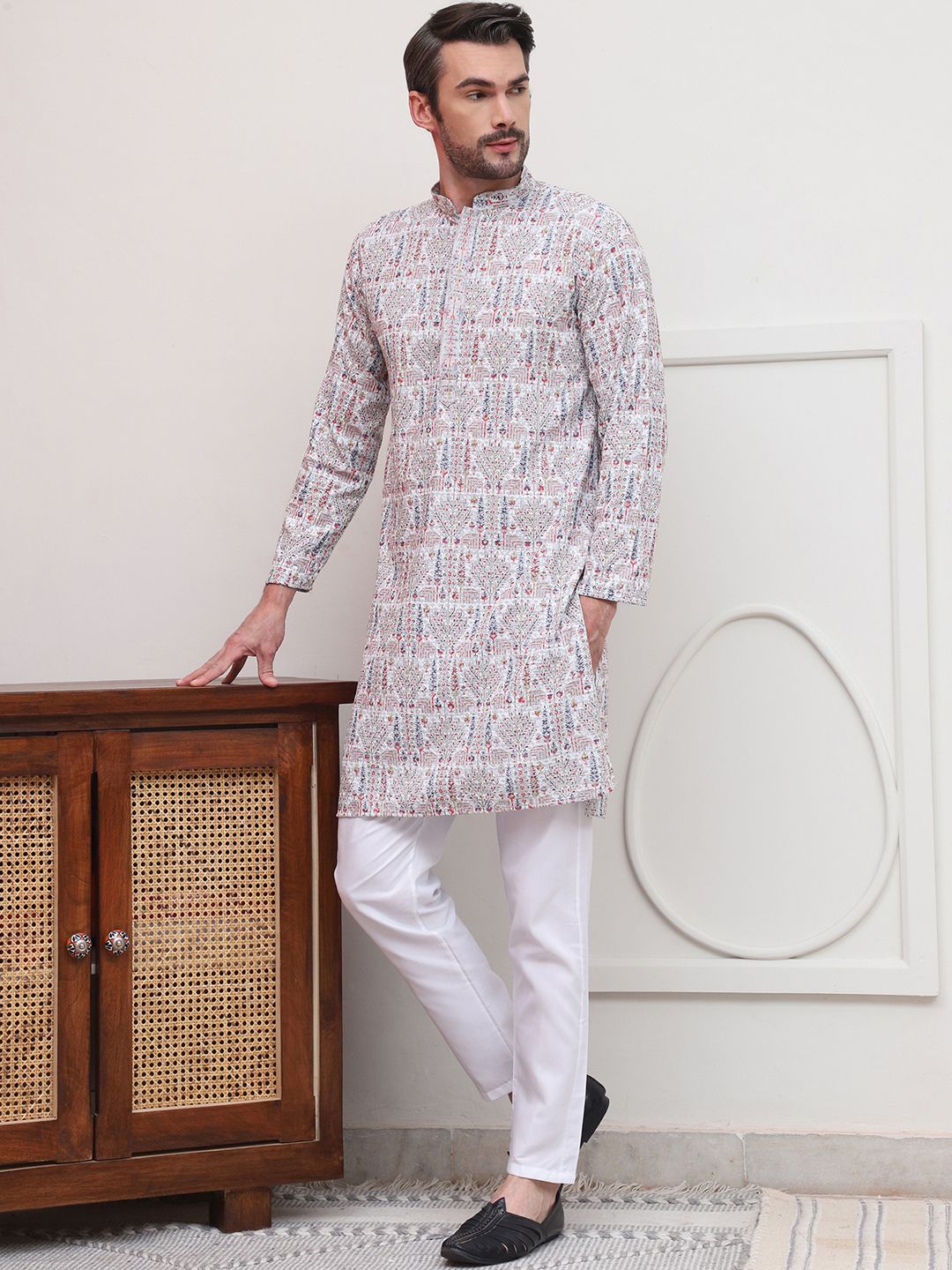 Anouk Floral Embroidered Thread Work Mandarin Collar Pure Cotton Straight Kurta & Pyjamas, Grey
Anouk Floral Embroidered Thread Work Mandarin Collar Pure Cotton Straight Kurta & Pyjamas, Grey