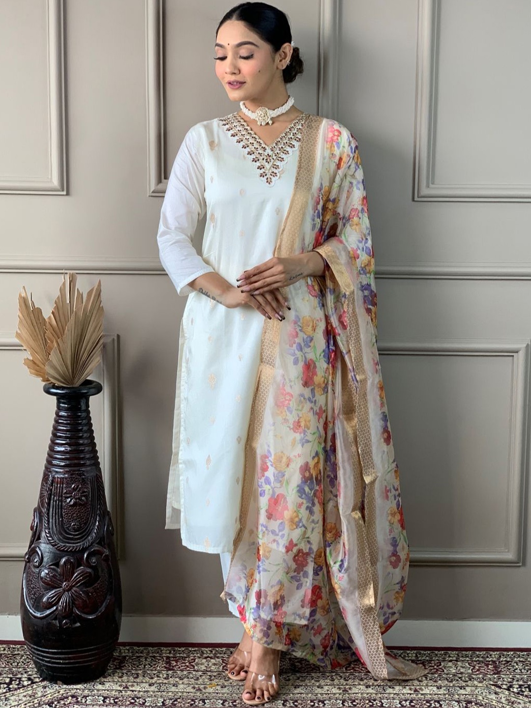 KALINI Ethnic Motifs Embroidered Chanderi Silk Straight Kurta with Trousers & Dupatta, White
KALINI Ethnic Motifs Embroidered Chanderi Silk Straight Kurta with Trousers & Dupatta, White